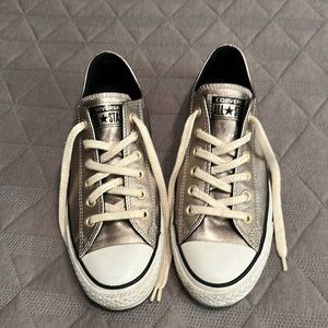 Gold Tone Low Converse Chucks Men’s 5 Women’s 7